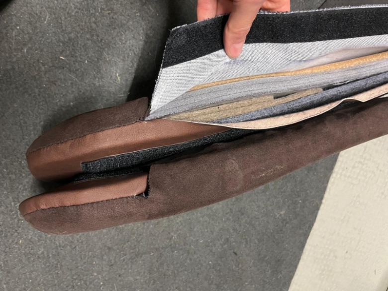 So sieht eine stufenweise Erhöhung vorne in den Klettkissen des Leichtsattels aus